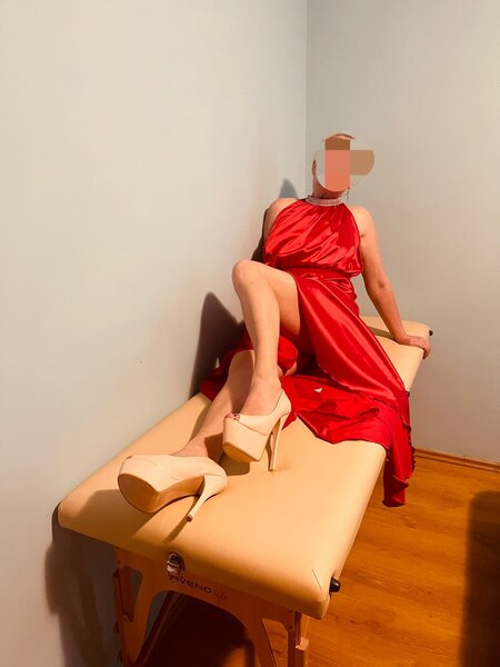 Blonda 41 ani, poze reale, Arena Nationala,